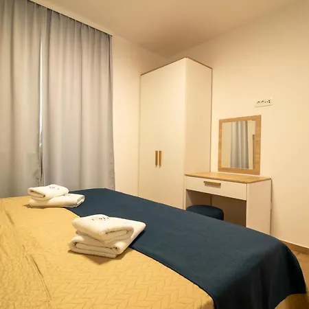 Pietra Lucente Villa